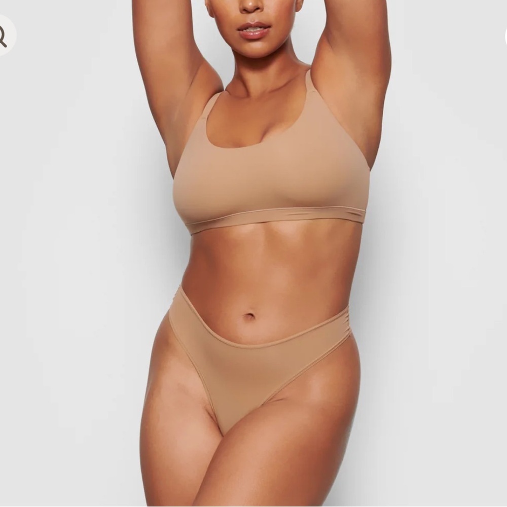 SKIMS Scoop Neck Bra